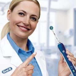 Oral B Oral-B Pro 2 2000 Electric Toothbrush - Dark Blue -Electronics Shop oral b pro 2 2000 electric toothbrush dark blue4